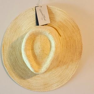 UNIVERSAL THREAD HAT NWT SMALL